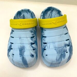 Rugged Shark water shoes- size 8 little kids